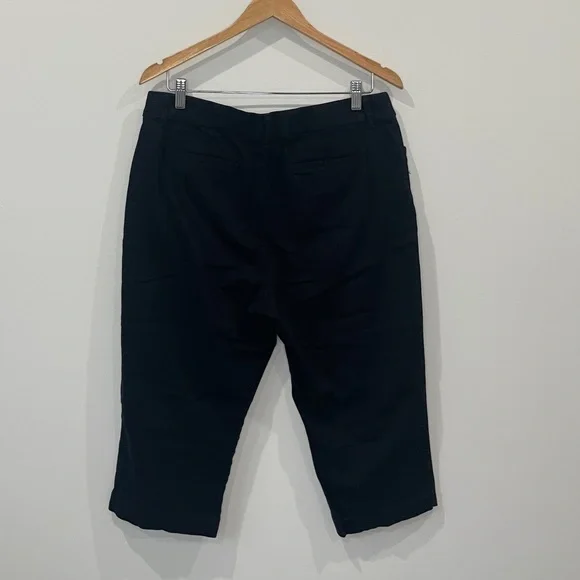 St. John’s Bay Black Crop Capri - Picture 3 of 7